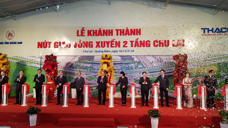 Thủ tướng Nguyễn Xuân Phúc cắt băng pa lúih pr’têệt c’lâng vòng xuyến 2 tầng 600 tỷ đồng âng THACO bhrợ đoọng ha tỉnh Quảng Nam