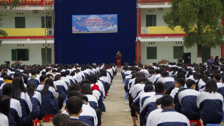 Lào Cai: Ra văng lêy đoọng c’năl bh’rợ zêl cha’groong pa câl manứih đoọng ha lấh 1.000 học sinh zr’lụ k’noong k’tiếc