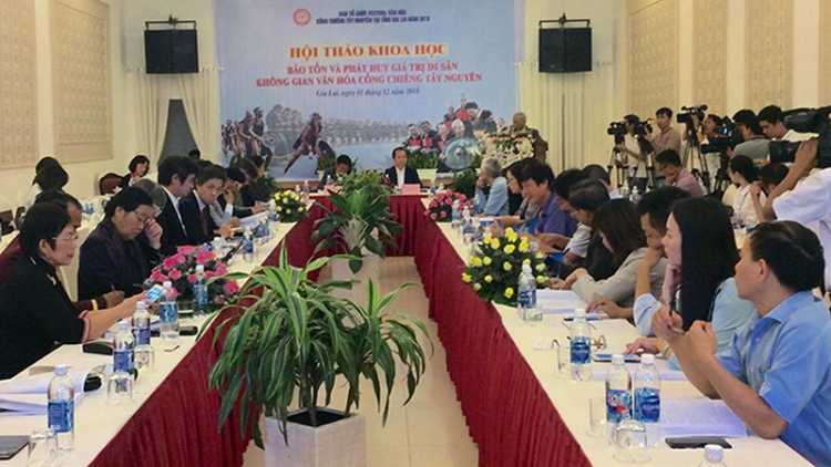 Hội thảo ooy zư lêy lâng pa dưr chr’nắp văn hóa chiing goong Tây Nguyên