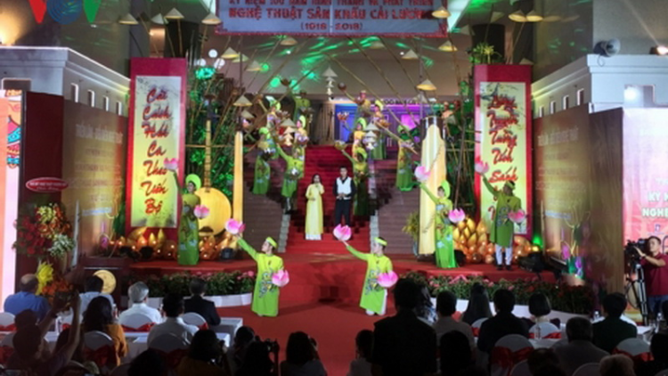 TP Hồ Chí Minh: Triển lãm lâng biểu diễn nghệ thuật Hơnh déh 100 c’moo dưr váih lâng pa dưr nghệ thuật sân khấu cải lương