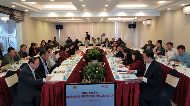 Đại biểu đha nuôr pay họp prá xay chính sách, pháp luật n’đắh diing tơơi