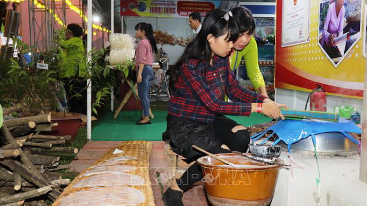 Tây Ninh: Bhrợ têng t’ngay bhiệc bhan Văn hoá, du lịch bh’rợ tr’nêng bhrợ Bánh tráng puáh cóh đh’lúc