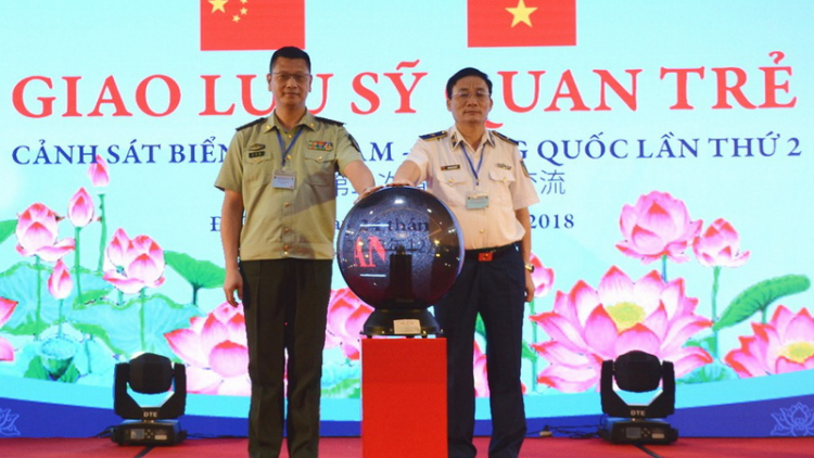 Giao lưu sỹ quan đha đhâm c’mâr Cảnh sát biển Việt Nam – Trung Quốc