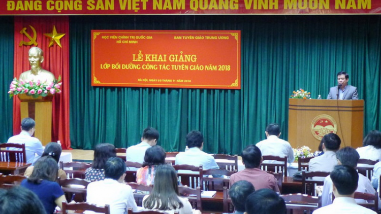 Khai giảng lớp pa choom bh’rợ ha cán bộ bhrợ đắh bh’rợ Tuyên giáo