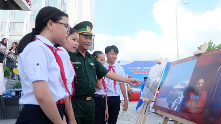 Triển lãm p’cắh 284 tư liệu báo chí ooy Hoàng Sa – Trường Sa