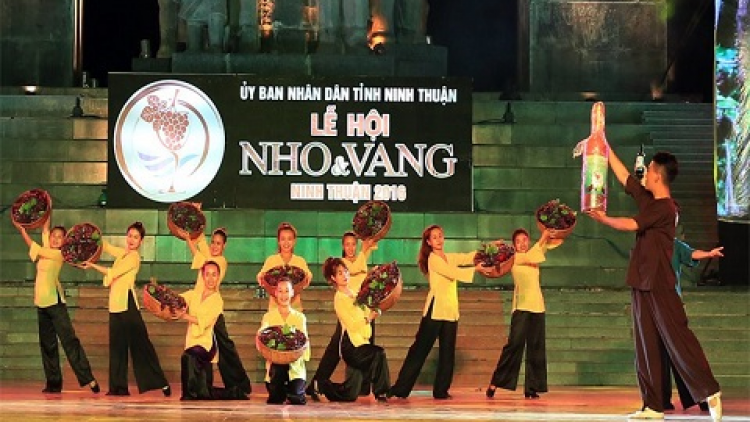 Ninh Thuận bhrợ têng bhiệc bhan Nho lâng Vang cóh c’xêê 10 ha y
