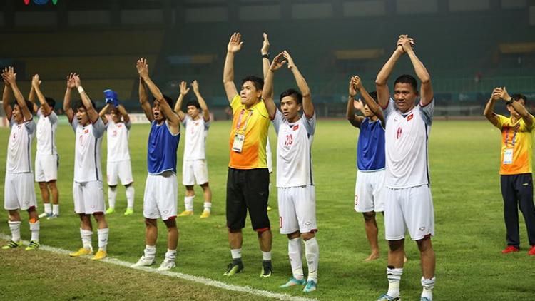 Thủ tướng Nguyễn Xuân Phúc pa gơi râu hơnh déh tước đội tuyển Olympic Việt Nam