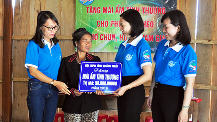 Lứch loom lâng k’noong k’tiếc