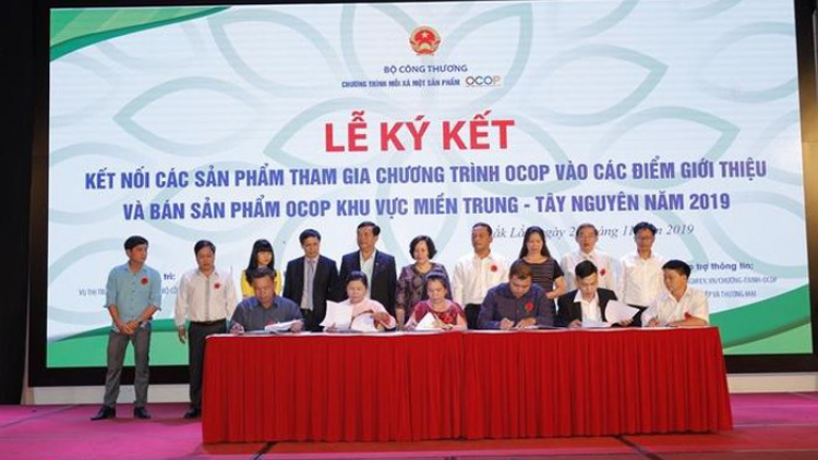 Hội nghị p’têết pazưm zâp bh’nơơn pr’đươi pấh bhrợ xa nay bh’rợ OCOP zr’lụ miền Trung-Tây Nguyên