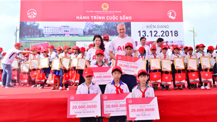 “Hành trình cuộc sống” - trao yêu thương đến trẻ em có hoàn cảnh khó khăn