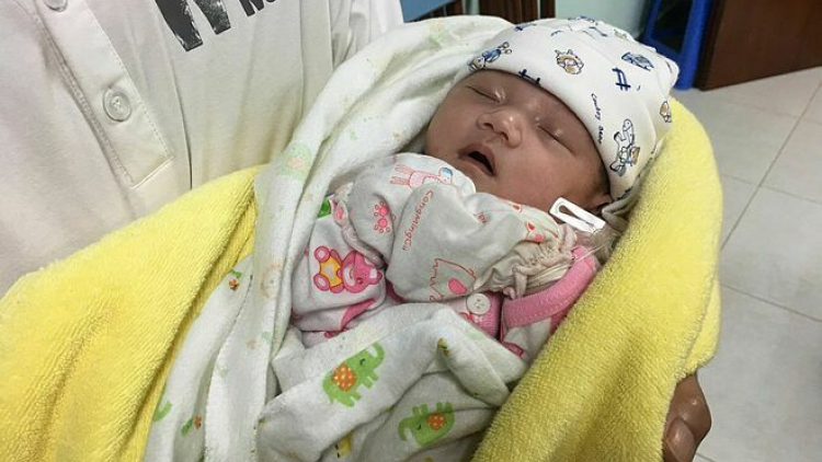 Bác sĩ Việt Nam rooch pa dưah k’ăy da dul đoọng ha manuyh Lào