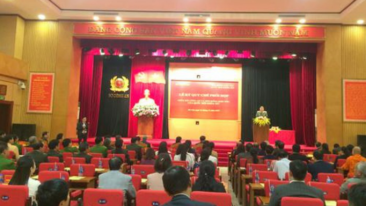 Bộ Công an lâng Hội đồng Acoon coh âng Quốc hội ký quy chế pa zum bhrợ dh’rưah