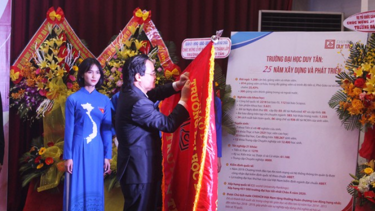 Bộ trưởng Phùng Xuân Nhạ: Đại học Duy Tân nắc lêy pazưm bhrợ pa dưr sinh thái tr’xăl t’mêê, liêm choom, tơợp bhrợ têng cha