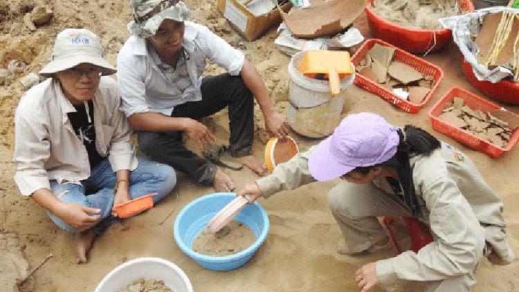 Bơơn lêy 6 bêệ ping zợ văn hoá Sa Huỳnh đhị Hội An