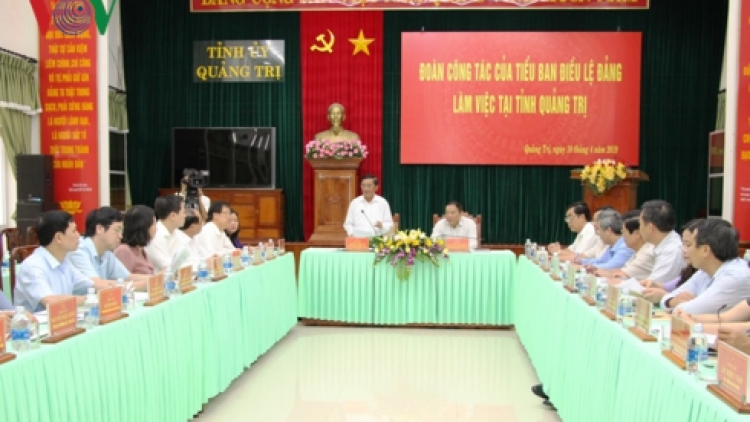 C’bhúh lướt pa bhrợ âng Tiểu ban Điều lệ Đảng bhrợ bhiệc đhị tỉnh Quảng Trị