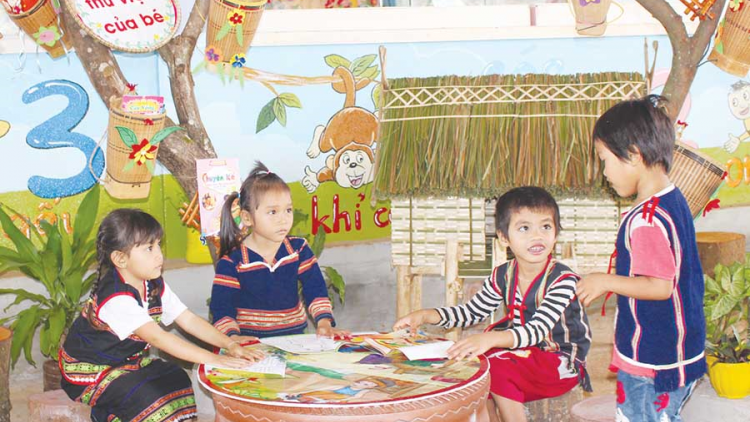P’ghít lêy t’bhlâng pa dưr p’rá Việt đoọng ha p’niên mầm non zr’lụ acoon cóh