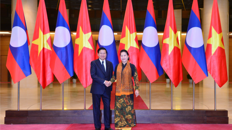 Chủ tịch Quốc hội Nguyễn Thị Kim Ngân prá xay đh’rưah lâng Thủ tướng Lào