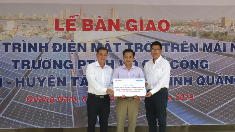 Tổng Công ty Điện lực miền Trung đoọng c’bhuh điện măt t’ngay chr’pớ đong ha trường c’noong k’tiêc Tây Giang, tỉnh Quảng Nam
