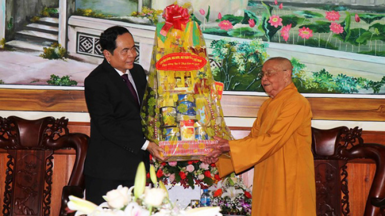 Chủ tịch UBMTTQ Việt Nam lum, hơnh déh Giáo hội Phật gúao Việt Nam, tỉnh Quảng Nam
