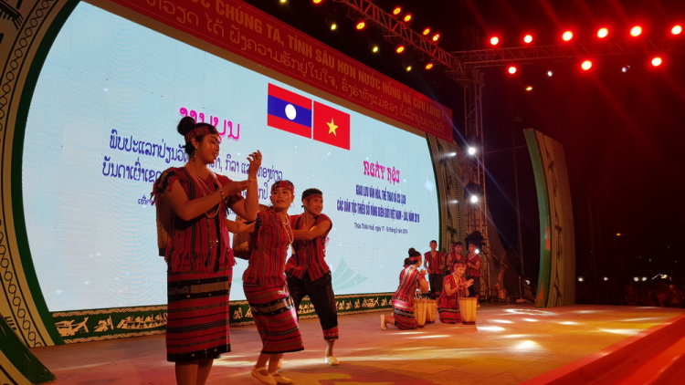 Liêm chr’nắp pr’ặt tr’nợt zr’ziêng Việt- Lào