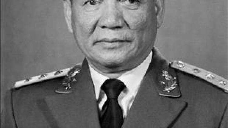 Bhrợ têng bh’rợ  c’lêng chr’nắp liêm âng đồng chí Đại tướng Lê Đức Anh ting cơnh j’niêng c’lêng âng k’tiếc k’ruung