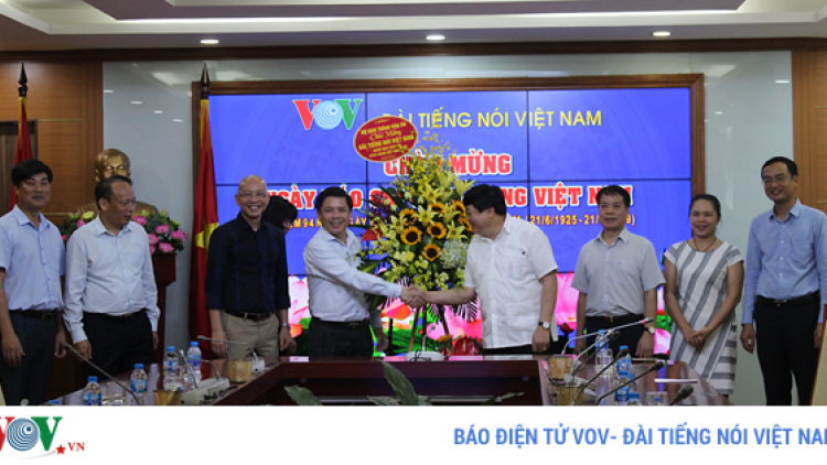 Bấc k’bhúh đại biểu hơnh déh VOV bêl t’ngay Báo chí cách mạng Việt Nam