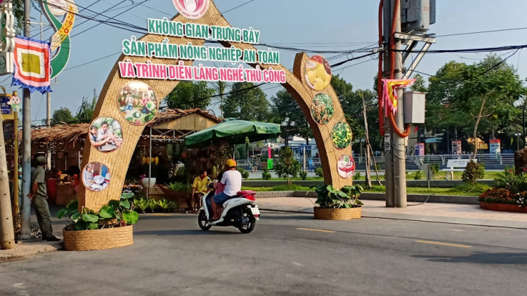 Đồng Tháp: Apêê t’ngay Văn hóa Du lịch “Tình người thắm đượm hồn sen”