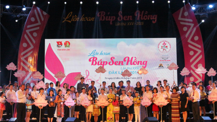 Đắk Lắk: Tợơp bhrợ têng Liên hoan Búp sen hồng c’moo 2019