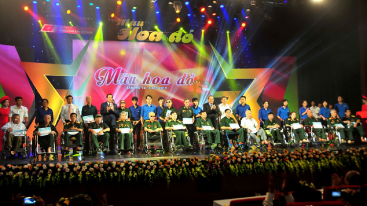 Giao lưu nghệ thuật “ Màu hoa đỏ” g’lúh 12 c’moo 2019