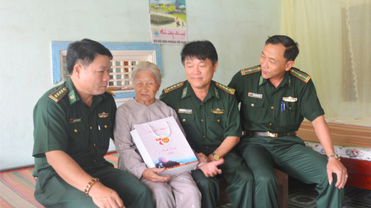 Lưm, cher đoọng hun pr’hêl amế Việt Nam anh hùng lâng pr’loọng đông chính sách tỉnh Quảng Nam