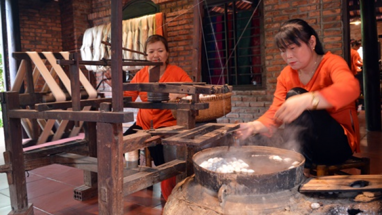 Bấc k’tiêc sk’ruung ting pấhFestival Văn hóa tơ lụa, a din đhị Hội An