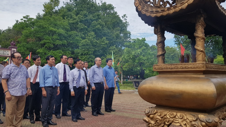 Đại biểu pấh Liên hoan Quốc tế Võ cổ truyền Việt Nam bặt hương đhị Đài Kính Thiên lâng Bảo tàng Quang Trung