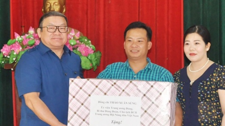 Chủ tịch Hội Nông dân Việt Nam lươt lum lêy đoọng pr’hêl ha đhanuôr coh zr’lụ tuh bhlong Hà Tĩnh