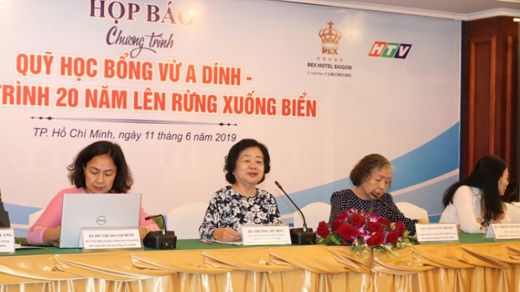 Dự án “Bhrợ t’váih pr’đơợ liêm đoọng tước ha y chroo” âng Quỹ học bổng Vừ A Dính pazao đoọng học bổng đoọng ha 100 pân đil acoon cóh