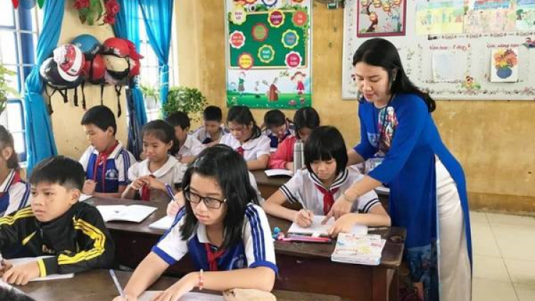 Phú Yên: Ha lỵ ch’mêệt lêy t’moot pay  k’noọ 300 giáo viên hợp đồng