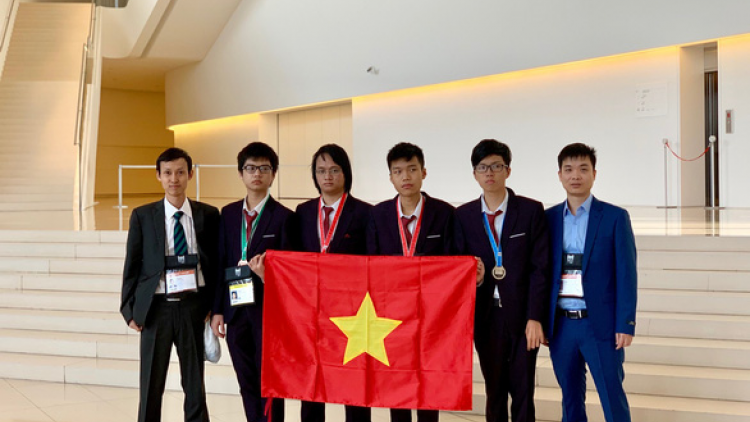 Bơr học sinh Việt Nam bơơn Huy chương Vàng Plympic tin học quốc tế