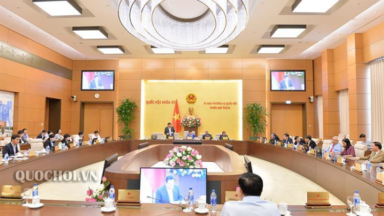 Bhrợ têng pr’họp 32 âng Ủy ban Thường vụ Quốc hội