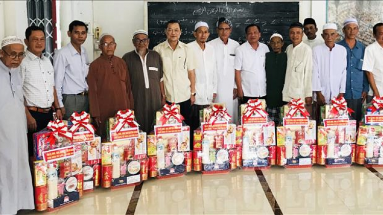 T’coóh xa nay tỉnh An Giang tước lum lêy, chúc Tét Roya Haji âng đhanuôr Chăm