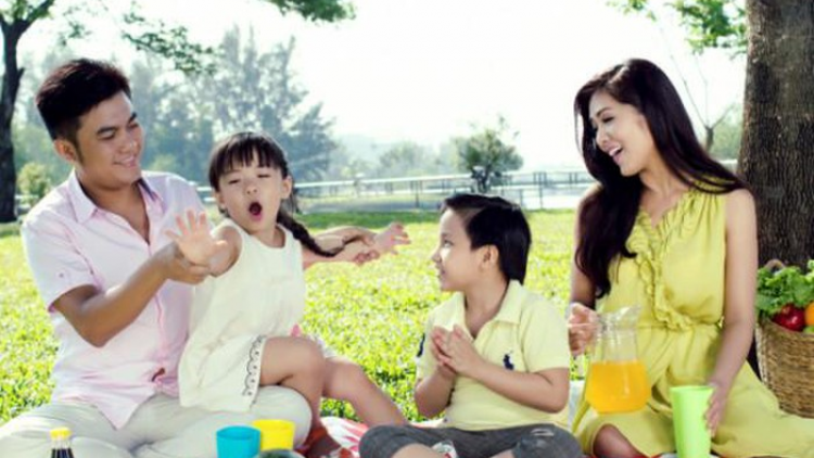 Bhiệc bhan t’đang moon “ C’moo yêm têêm đoọng ha pân đil lâng p’niên k’tứi"