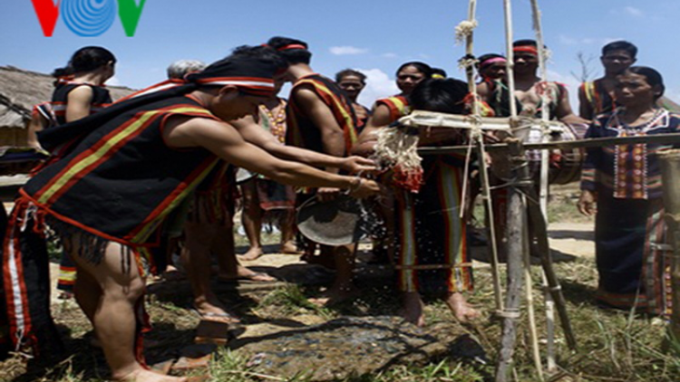 Pr'hát " Bên suối"