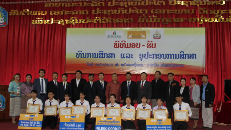 Pa đớp học bổng đoọng ha sinh viên Lào