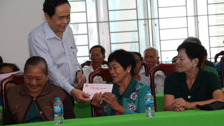 Chủ tịch Uỷ ban Trung ương Mặt trận Tổ quốc Việt Nam lướt lum lêy, đoọng pr’hêl ha pr’loọng đong chính sách đhị tỉnh Hậu Giang