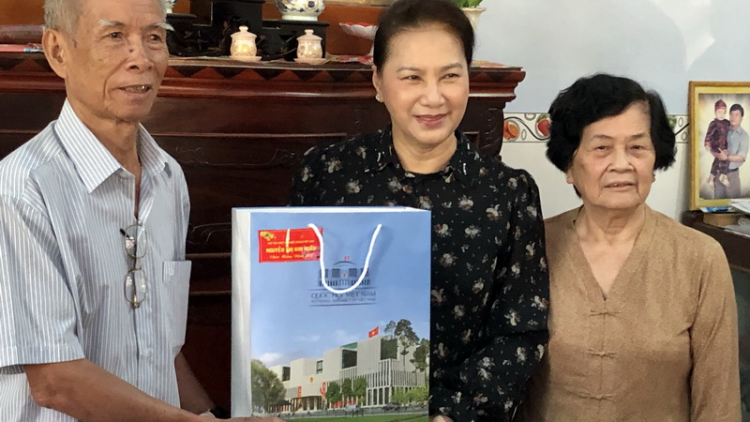 Chyủ tịch Quốc hội lum lâng cher đoọng pr’hêl Tết đhị tỉnh Hậu Giang