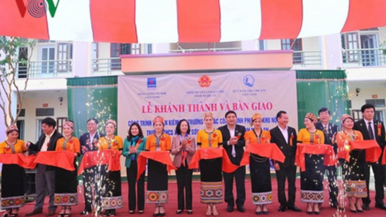 P’căn Trương Thị Mai tước pấh bh’rợ pa luíh đong ắt trường học cóh Nghệ An