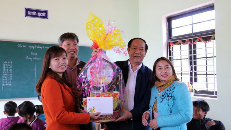 Chủ tịch tỉnh Quảng Nam cher đoọng pr’hêl tết đoọng ha đhanuôr acoon cóh k’coong ch’ngai