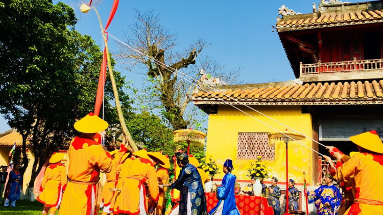 Thừa Thiên Huế:  N’jộ x’nuur, Khai ấn đoọng chữ tr’nơớp hân noo ha pruốt