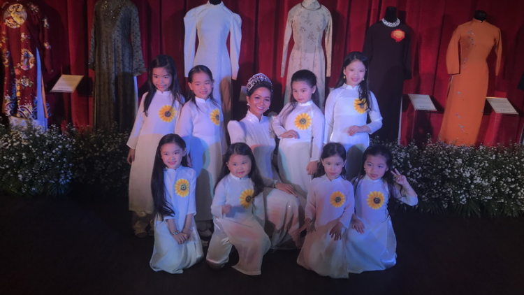 TPHCM: Hoa hậu H’hen Niê bhrợ ma nưih pa cắh mặt ha bh’rợ Bhiệc bhan Áo dài g’lúh 6