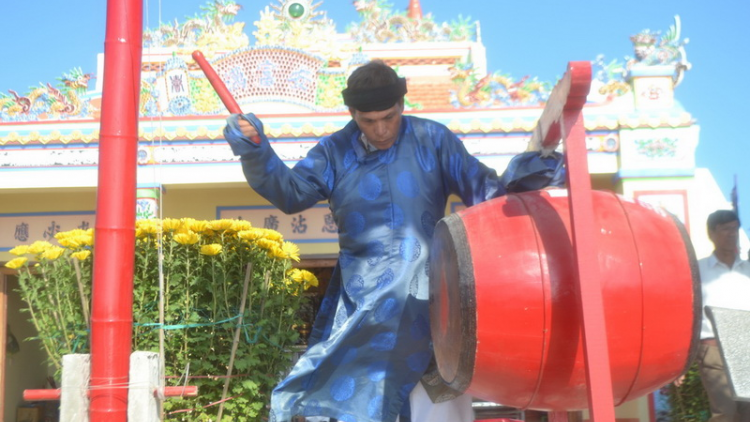 Đhanuôr Lý Sơn lướt lêy bơơn bhrợ a’chông a’xiu đhị zr’lụ biển Hoàng Sa-Trường Sa