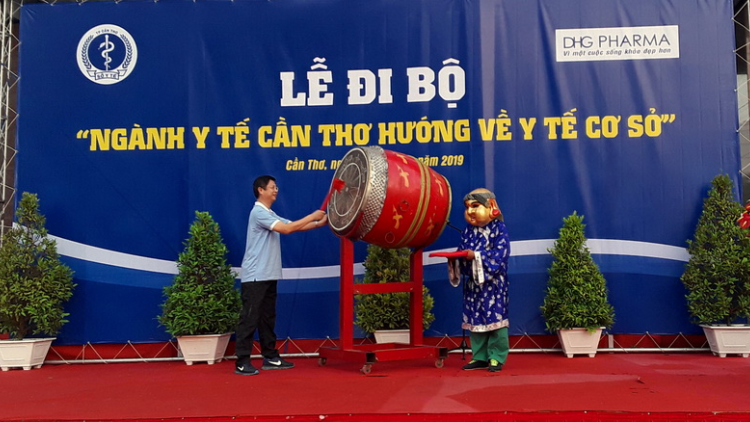 Cần Thơ: Lấh 2000 cha nắc ting pấh bhiệc bhan luớt dzung "Ngành Y tế thành phố Cần Thơ t’hước chô ooy y tế cơ sở".