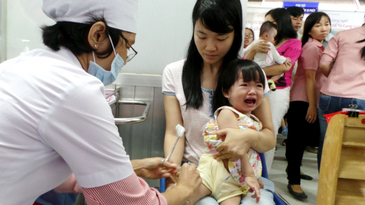 Mit ting xơợng đươi apêê t’ngay tiêm chủng bha lang k’tiếc